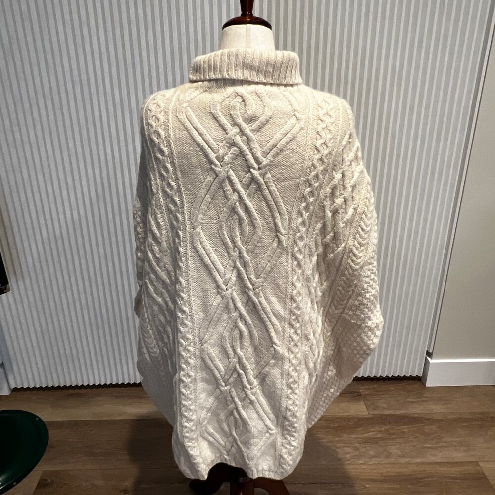 CHLOE Women's Cable Knit Poncho Size L In Pale Yellow - Picture 2 of 7